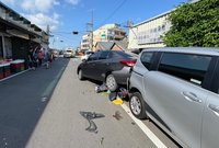 通霄7旬翁駕車「倒退嚕」　連撞多車釀1傷