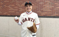 伍志翔施展棒球魂  MLB巨人台灣日開球