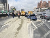國1汐止路段5車連環撞　2駕駛輕傷送醫