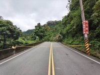 苗縣公館鄉土石滑落扯斷電桿　苗26線暫中斷