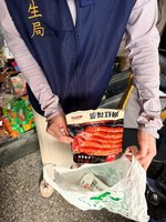 國小前賣來源不明中國零食　高雄衛生局查獲開罰