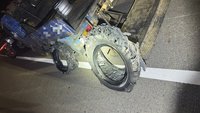 國道3號彰化段半聯結車爆胎　胎皮散落波及21車