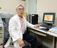 久坐馬桶滑手機易得痔瘡　醫師提醒「速戰速決」