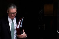 英國工黨地方選舉慘敗　70國會議員敦促首相施凱爾請辭