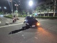 高雄男駕車自撞分隔島　毒品快篩陽性遭送辦
