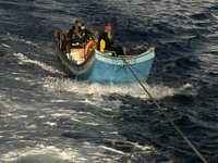 台南竹筏失去動力海上漂流　澎湖海巡馳援脫困