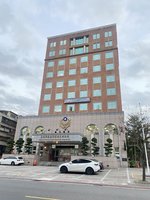 北市議員顏若芳選舉看板遭塗鴉　警送辦2男