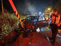 花蓮光復自小客車自撞　駕駛受困救出不治