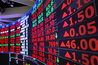 台股突破44000點創高拉回震盪747點　千金股達52檔