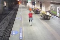 台鐵萬華站月台騎單車　鐵警追查涉案人送辦