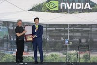 蔣萬安致贈台北市鑰　黃仁勳妙問「門在哪」