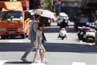 人口對策新戰略出爐　學貸利息再調降1%、還款展延加1年[影]