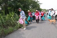 南投濁水溪畔淨堤　300人清出2車垃圾、資收物
