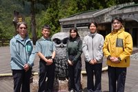森林遊樂區人員換裝  牡蠣殼、回收寶特瓶當布料