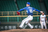 悍將慘敗野手劉俊豪投球　魔鷹解鎖右打圓夢