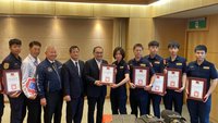 CPR與AED成功救回無心跳路倒男　侯友宜表揚員警