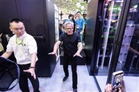 賴總統邀參訪台灣發電廠　黃仁勳：將是很大榮幸