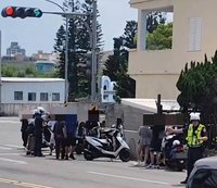 遊客拍照口角狹路相逢爆推擠　澎湖警及時化解衝突