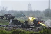 陸軍十軍團雷霆2000實彈射擊　克服地形障礙完成任務