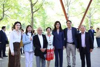 鄭麗文參訪紐約皇后植物園　以蘭花比喻台灣堅守和平