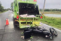 台南機車追撞垃圾車　騎士被拋進車斗幸無大礙