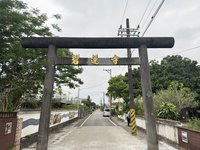 花蓮豐田神社百年鳥居遭車撞受損 匠師修復完成