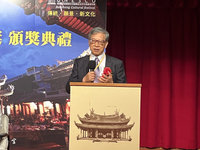 獲頒保生醫療奉獻獎　黃健榮百萬獎金全捐偏鄉用