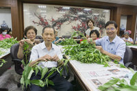 端午穿木屐踩街將屆  台中萬和宮挑揀330斤麻芛