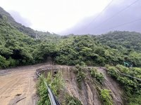 力行產業道路因雨坍方邊坡不穩　南投縣府籲改道