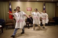 民團盼解決詐騙問題　籲政府速提融資業法官方草案