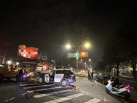 吸毒拒檢開車撞警車致3警受傷 男子判刑1年定讞
