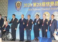 韓國瑜出席頒獎談企業競爭：更重要的是品牌及信任