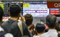 日本民眾闖JR鐵軌遭撞死　東海道新幹線全線癱瘓3小時