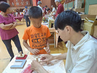 鹿港魯班公宴　大葉大學生當志工推廣榫卯工藝