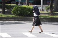 吳德榮：全台熱如夏防中暑　高溫飆逾38度