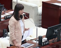 控陸配在國小旁直播拍學生挨告　許淑華獲不起訴