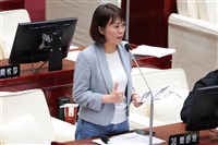 議員批遮陽傘單座744萬 北市府：依法編列