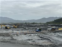 卓榮泰：馬太鞍溪堰塞湖已成淺灘　續監測致災風險