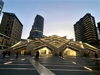 中東Z世代布局石油紅利  戰火中的財富增長