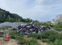 苗栗後龍遭濫倒廢棄物　檢警環揪出假回收真棄置