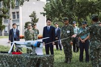 立委考察無人系統指揮部　陳冠廷盼無人機法案有配套