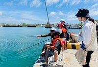 釣線傳情釣魚日 澎湖風櫃國小暑假第一堂課釣起感動