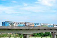 桃捷珍珠海岸彩繪列車啟航　串聯地景藝術展區