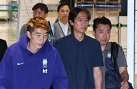 世足韓國隊陸續返國　民眾機場怒罵教頭洪明甫
