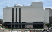 外牆投影簡體字幕動畫遭疑盜版　基隆市府：測試疏失將檢討