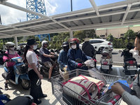 好市多新高雄店開幕湧人潮 首日機車動線混亂引民怨