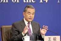中國挺俄損名聲　丹麥外長：王毅訪北歐將有制裁警告