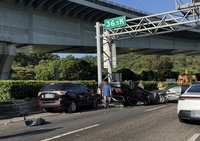 國1泰山段4車連環撞  疑變換車道釀禍2人送醫