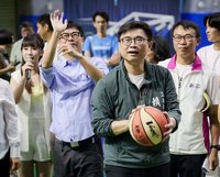 賴瑞隆衝運動票　拋一區一運動中心願景