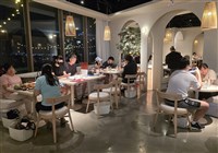 連假帶動聚餐旅遊需求　5月刷卡額衝同期新高